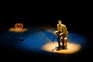 “Omu Cani”, di e con Davide Dolores, dall’11 al 13 gennaio 2019 al Teatro La Giostra di Napoli