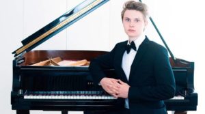 Maximilian Trebo suona Beethoven, Chopin e Schumann per il Maggio del Pianoforte , il 15 dicembre 2019 a Villa Pignatelli