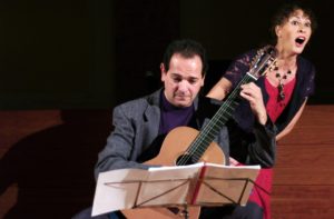 Voce e chitarra, il duo Del Monaco-Grande rilegge la tradizione colta e popolare, il 29 luglio 2020 nei Giardini di Villa Pignatelli