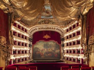 José Luis Basso dirige la Cantata per San Gennaro del 1775 di Pasquale Cafaro, il 4 novembre 2022 al Teatro San Carlo di Napoli