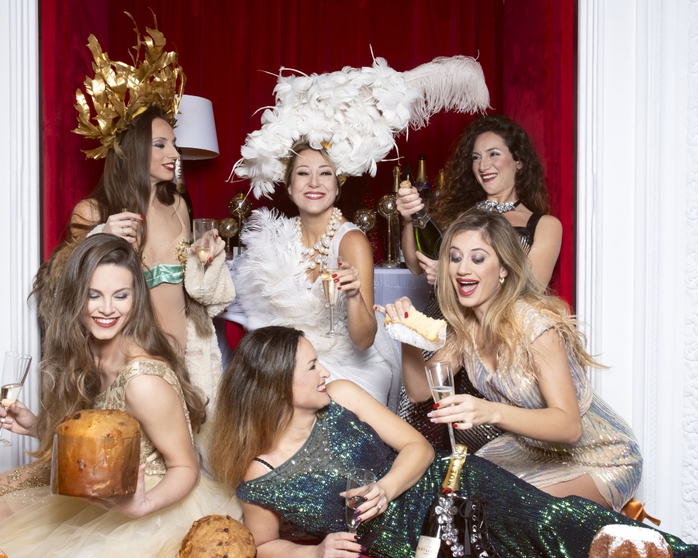 Cafè Chantant", uno spettacolo di e con Lara Sansone, dal 26 dicembre 2022  all'8 gennaio 2023 al Teatro Sannazaro di Napoli - CulturaSpettacolo.it