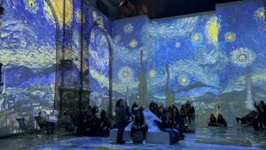 La mostra “Van Gogh: The Immersive Experience” presso la Chiesa di San Potito di Napoli