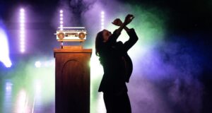 “Funerale all’italiana”, di Benedetta Parisi e Alice Sinigaglia, dal 20 al 25 maggio 2025 al Piccolo Bellini di Napoli